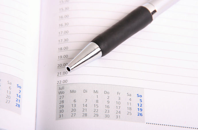Kalender und Kugelschreiber als Symbolbild für Terminankündigungen, Foto: CC0, pixabay.com